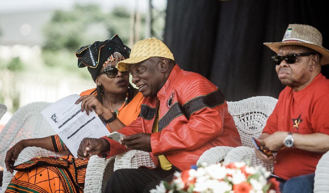 Sydafrikas utbildningsminister och generalsekreterare för Sydafrikas kommunistparti, Blade Nzimande ses till vänster. 2019. Foto: Rajesh Jantilal/AFP via Getty Images