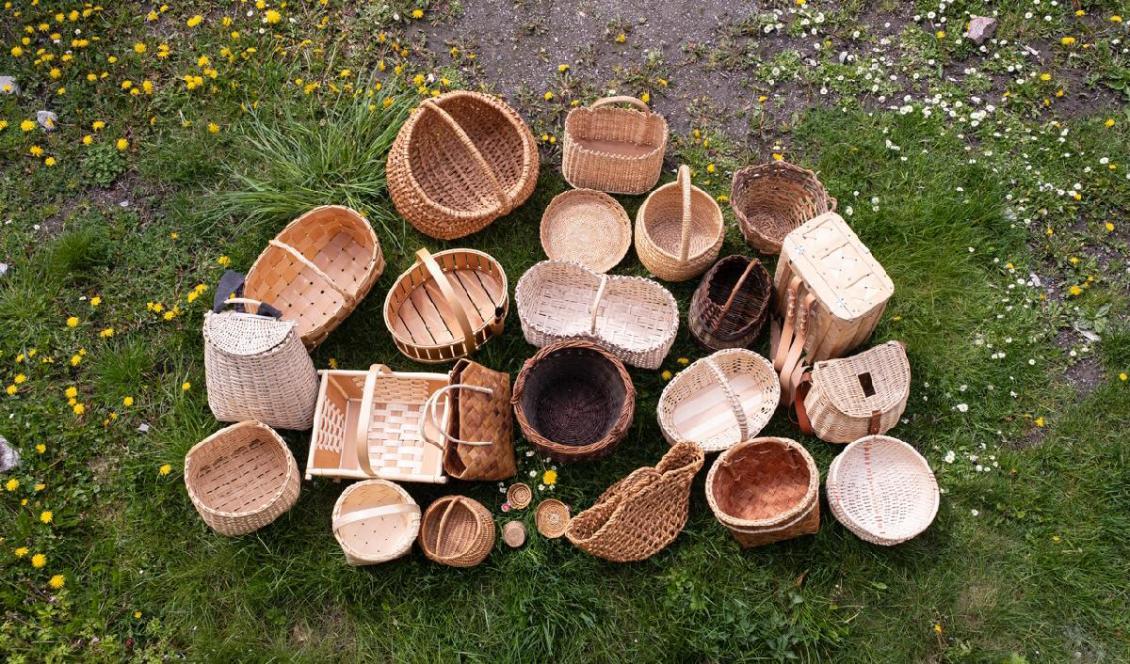 
Revbenskorgar, spånkorgar, näverkorgar – det finns många olika sätt att tillverka korgar på men metoderna är i stort sett samma över hela världen. Foto: Linnea Rundgren                                            