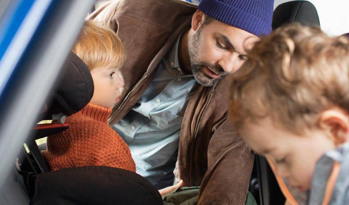 
Folksams undersökning visar att utrustning som ökar säkerheten för barn och passagerare har ökat successivt i nyare bilar, men det finns fortfarande brister i säkerheten i baksätet jämfört med framsätet. Foto: Folksam                                            