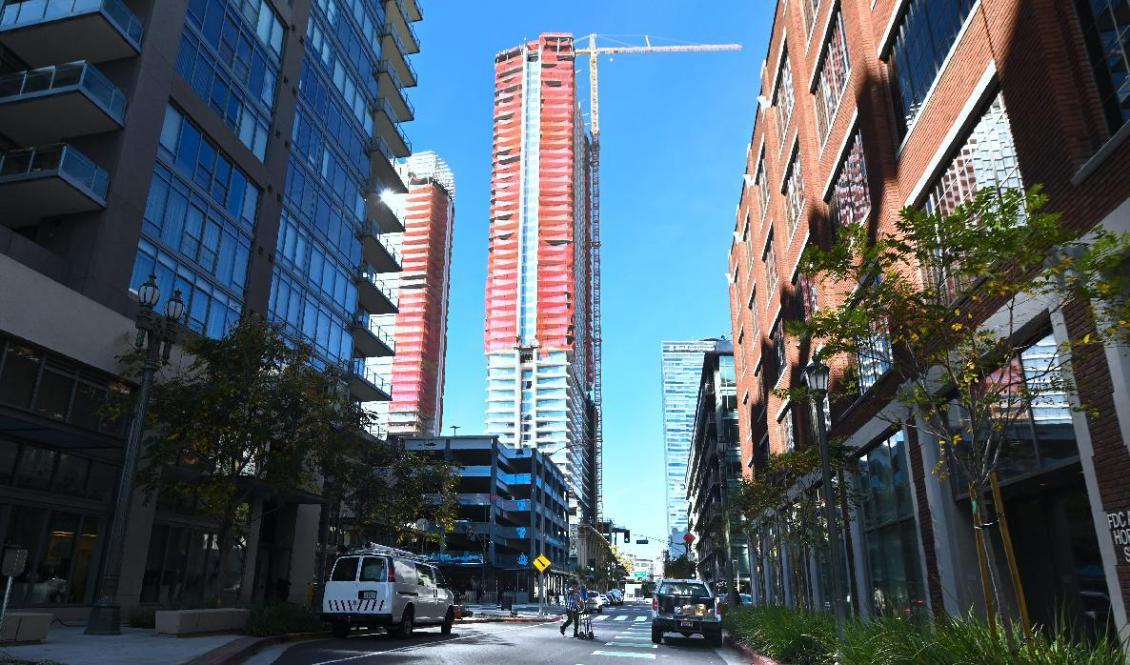 

Byggnationen står still på projektet Oceanwide Plaza i Los Angeles. Projektet är ett av de största i centrala Los Angeles. Foto: Frederic J- Brown/AFP via Getty Images                                                                                        