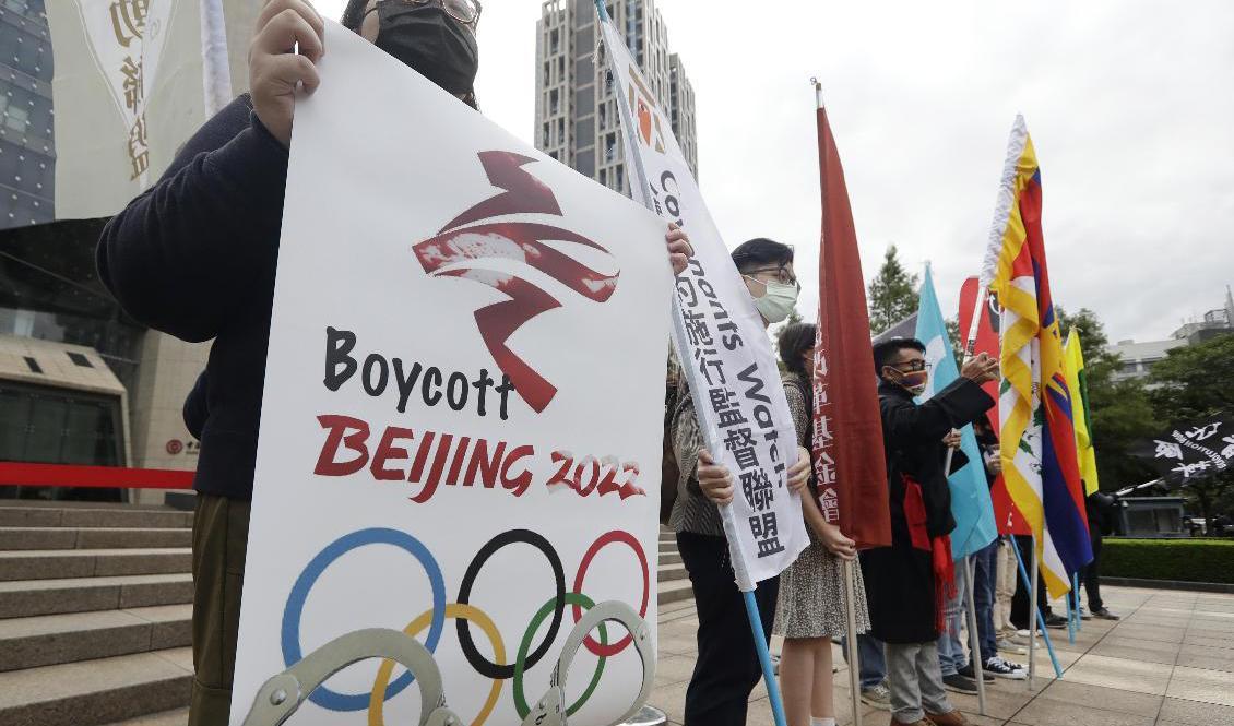 Människorättsaktivister manar till bojkott av vinter-OS i Peking vid en demonstration i Taiwan. Arkivbild. Foto: Chiang Ying-ying/AP/TT