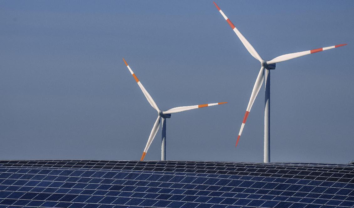 Vind och sol ska förmås bidra till balansen i elsystemet. Arkivbild. Foto: Michael Sohn/AP/TT