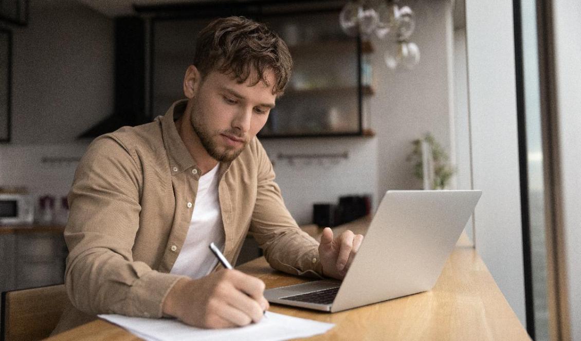 Många av våra åsikter och värderingar är omedvetna för oss. Att skriva ner dem är ett sätt att bli medvetna om vad vi verkligen tycker. Foto: Shutterstock