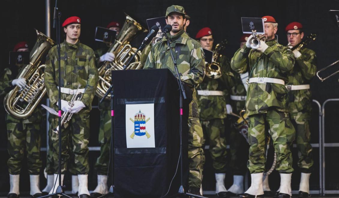 Prins Carl Philip talar vid återinvigningen av Västernorrlands regemente. Foto: Joel Thungren/Försvarsmakten
