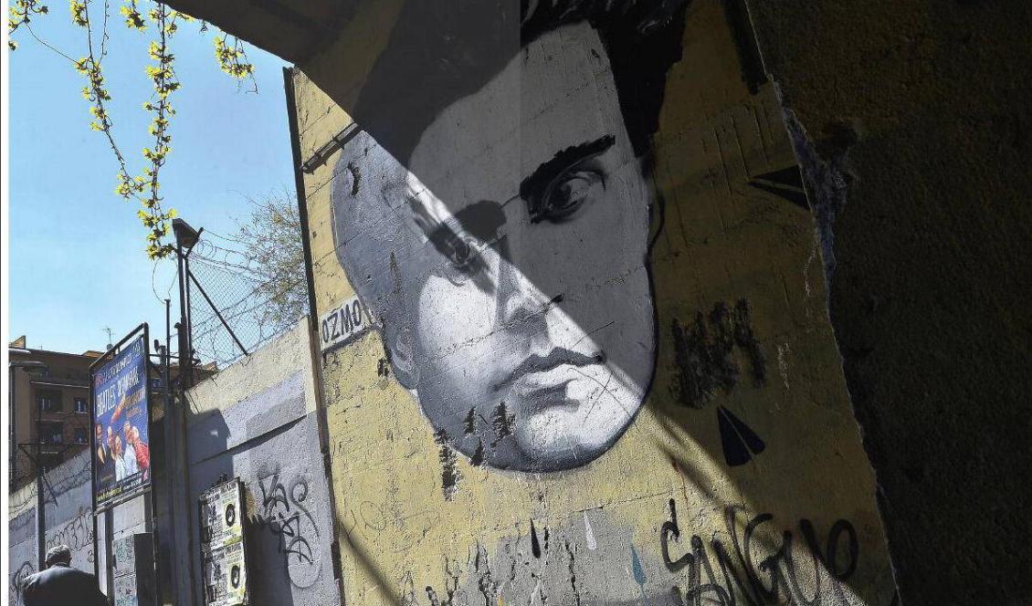 En muralmålning av ansiktet på den italienske kommunisten Antonio Gramsci, på en vägg i Rom. Målningen är utförd av den italienske konstnären Ozmo. Foto: Alberto Pizzoli/AFP via Getty Images
