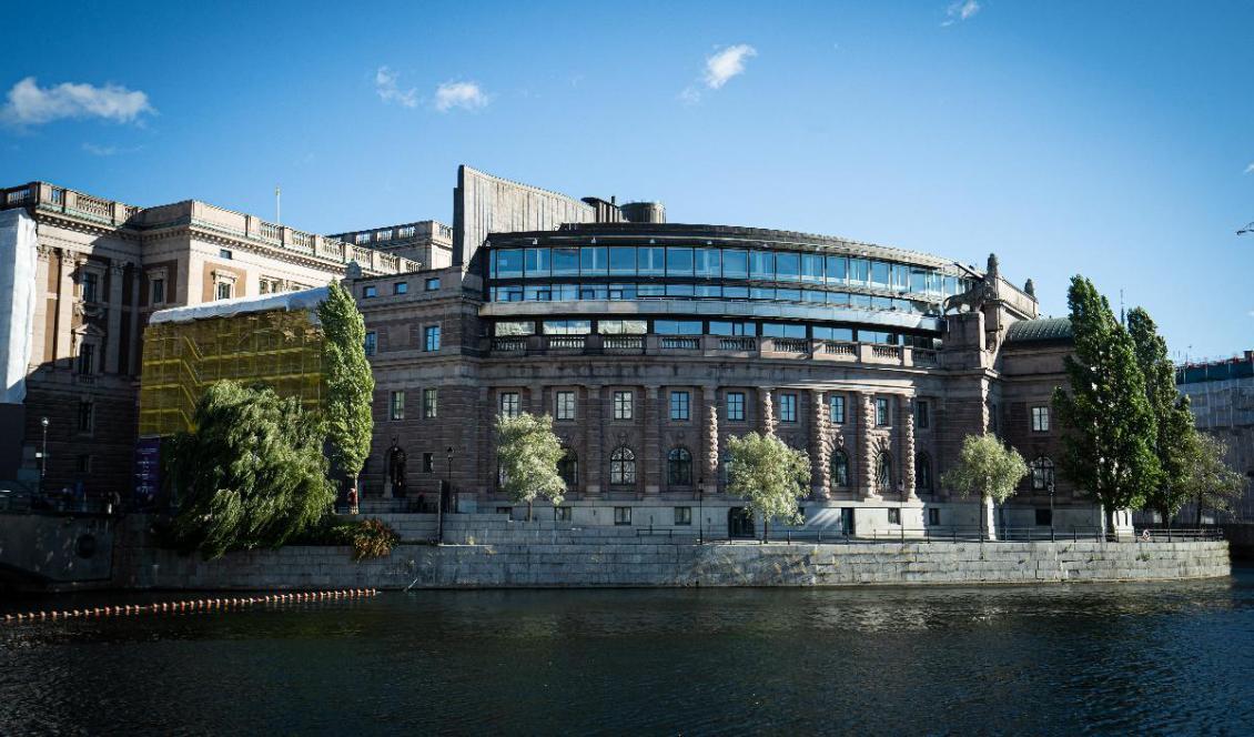 
Debattören menar att de olika partiernas medlemmar vanligtvis har minimalt inflytande i det politiska arbetet, vilket är en nackdel för demokratin. Foto: Sofia Drevemo                                            