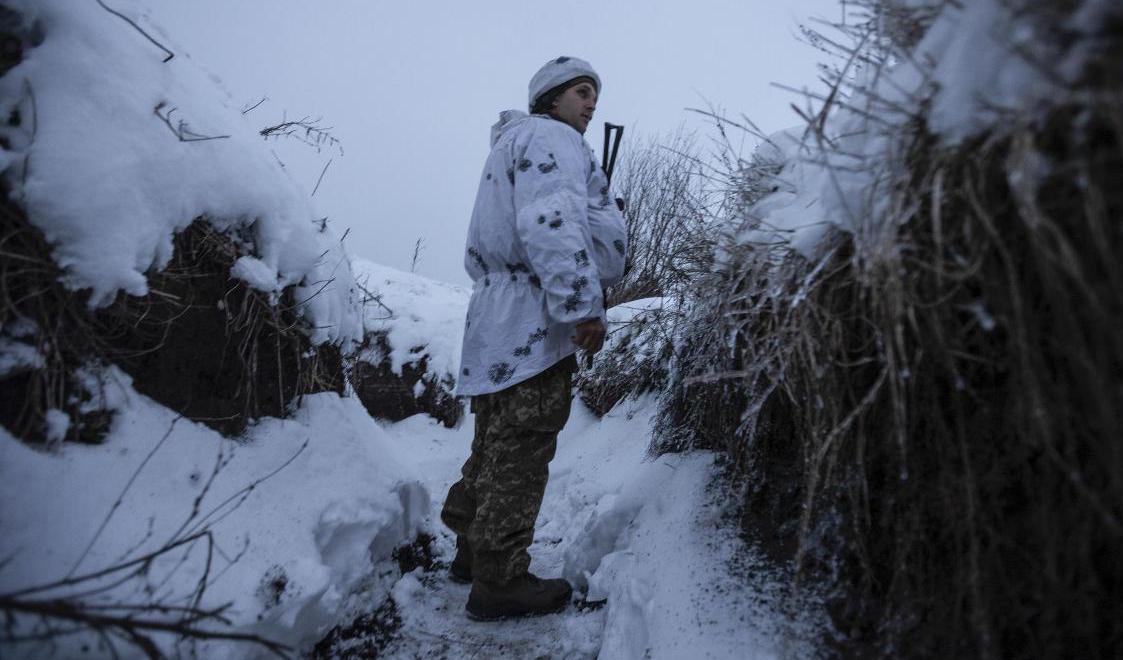 
En ukrainsk soldat i en skyttegrav i Donetsk-regionen. Arkivbild. Foto: Andriy Dubchak                                            