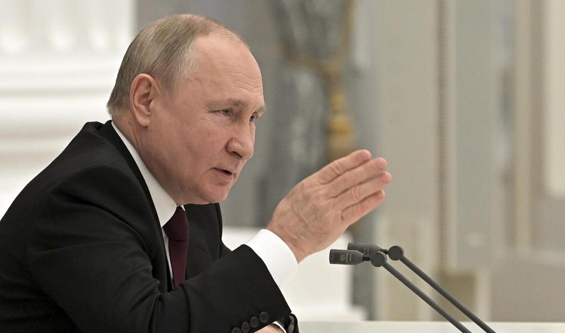 Rysslands president Vladimir Putin under ett möte med landets säkerhetsråd. Foto: Alexei Nikolsky/AP/TT
