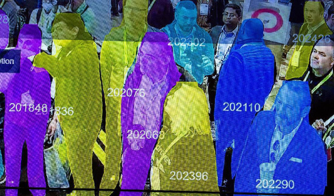 
En livedemonstration av artificiell intelligens och ansiktsigenkänning i en tät folksamling på en mässa i Las Vegas, den 10 januari 2019. Foto: David McNew/AFP via Getty Images                                            