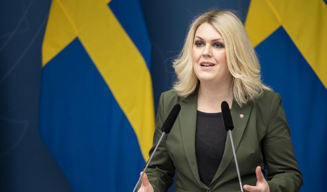 Socialminister Lena Hallengren (S) anser att svenskarna behöver mer fysisk aktivitet för att bryta stillasittandet. Foto: Ninni Andersson/Regeringskansliet