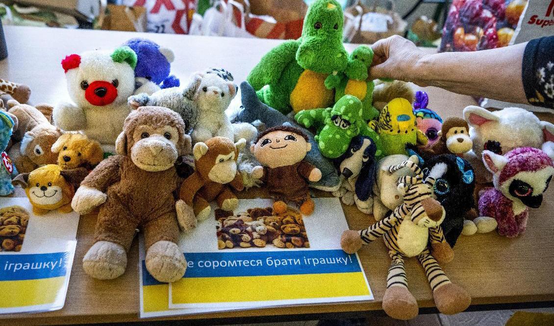 Gosedjur har delats ut till barn som flytt från Ukraina och anländer med färjan i Nynäshamn. Arkivbild. Foto: Claudio Bresciani/TT