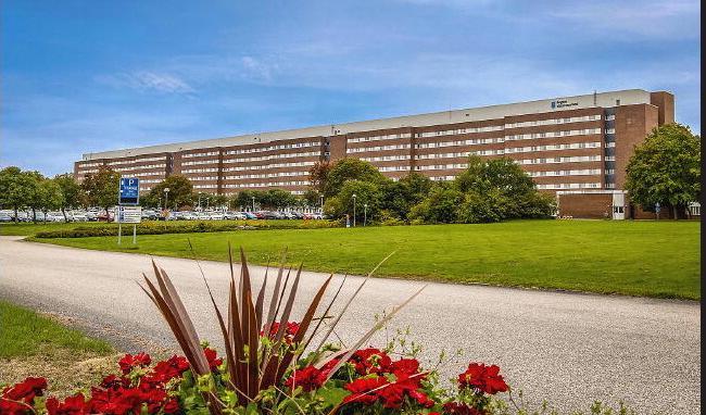 



Sundsvalls tidning har rapporterat om massuppsägningar från sjukhusets specialistsjuksköterskor. All cancerkirurgi kan komma att ställas in, hotar ansvarig på operationsavdelningen. Mönstret är samma över hela landet. Foto: Anneli Egland                                                                                                                                                                                