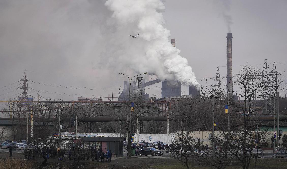Stålverket Azovstal i Mariupols utkant fotograferat i februari, före Rysslands offensiv i Ukraina. Foto: Sergei Grits/AP/TT