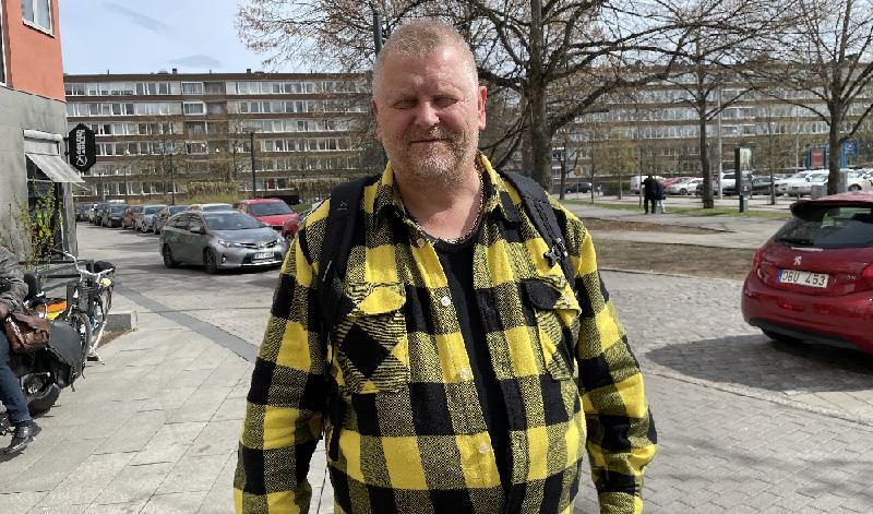 

Författaren Stefan Di-Omnia blev brutalt misshandlad i sitt garage av en maskerad person. Foto: Göran Jacobson                                                                                        