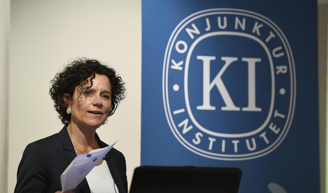 Konjunkturinstitutet (KI), med prognoschefen Ylva Hedén Westerdahl, presenterar institutets prognos för den svenska ekonomin. Arkivbild. Foto: Anders Wiklund/TT Nyhetsbyrån