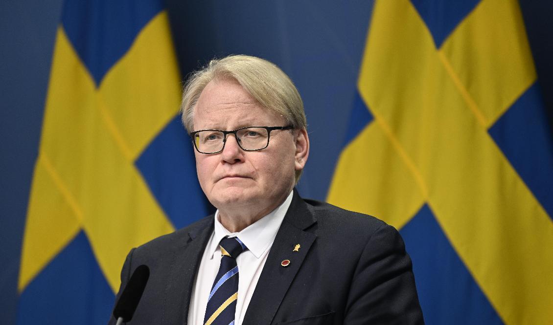 Regeringen har beslutat om ytterligare ett stödpaket till Ukraina till ett värde av 500 miljoner kronor. Det meddelade försvarsminister Peter Hultqvist (S) på torsdagen. Foto: Pontus Lundahl/TT