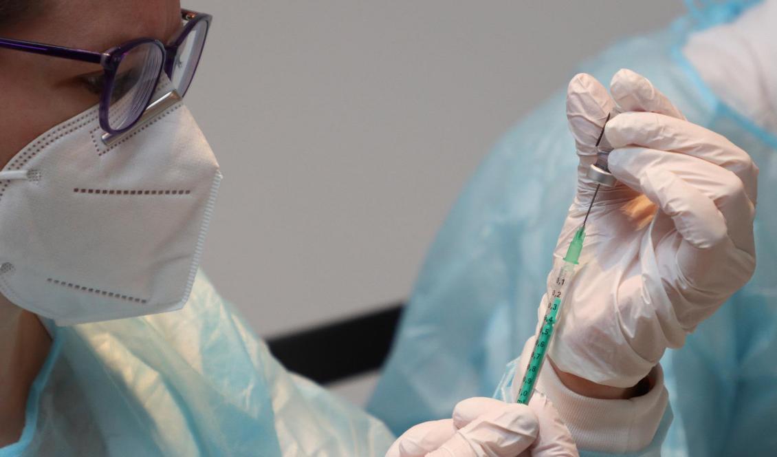 
Enligt den europeiska läkemedelsmyndigheten EMA finns det inget samband mellan covid-19-vaccinerna Comirnaty och Spikevax och uteblivna menstruationer Foto: Doro T. Schenk                                            