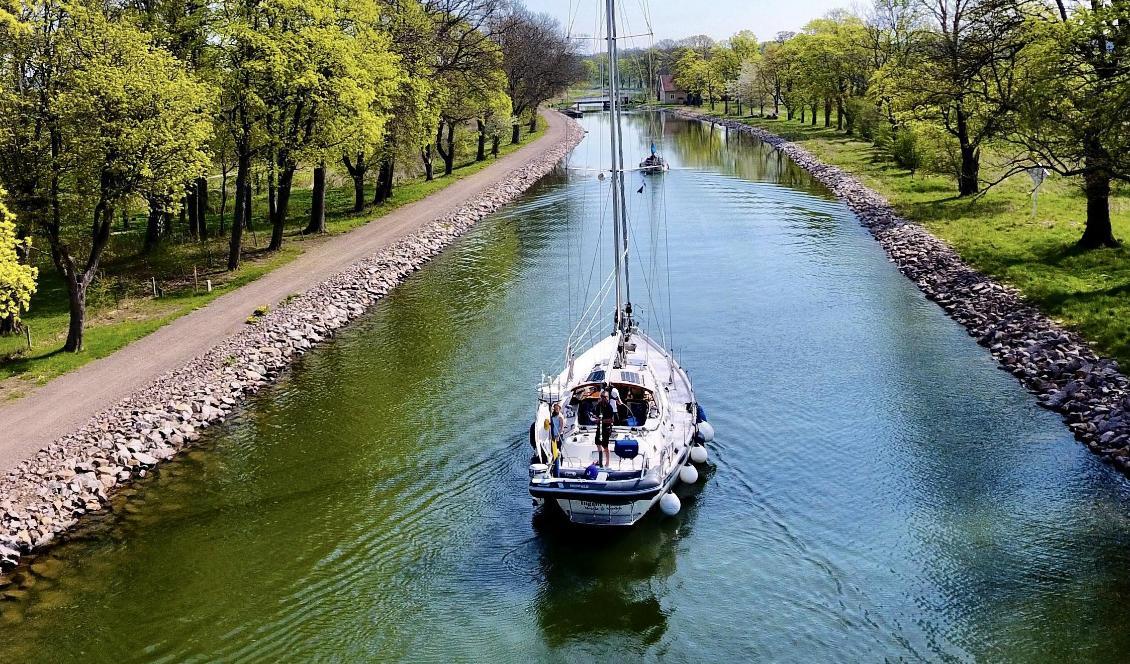 Kung Carl XVI Gustaf och drottning Silvia kommer att närvara vid festligheterna när Göta kanal fyller 200 år. Bland annat kommer kungen att hålla ett tal vid Bergs slussar dit kungaparet anländer ombord på en kanalbåt. Foto: Göta Kanals mediebank