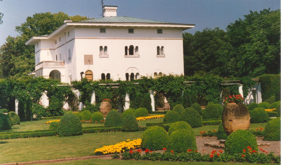 Sollidens slott ligger strax utanför Borgholm på Öland och är den svenska kungafamiljens sommarresidens. Slottet har fått ge namn åt Sollidenpriset som varje år delas ut till årets ölänning. Foto: Annelis/CCommons