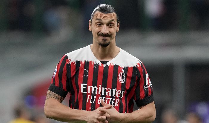 




Den italienska sajten La Repubblica uppger att Zlatan Ibrahimovic har skrivit på ett nytt halvårskontrakt med sin klubb AC Milan. Foto: Antonio Calanni/TT                                                                                                                                                                                                                            