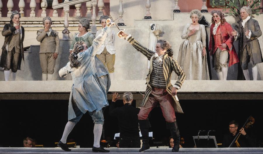 

Per Lindström och Carl Ackerfeldt samt ensemble i operan Tintomara på Läckö Slott. Foto: Daniel Strandroth                                                                                        