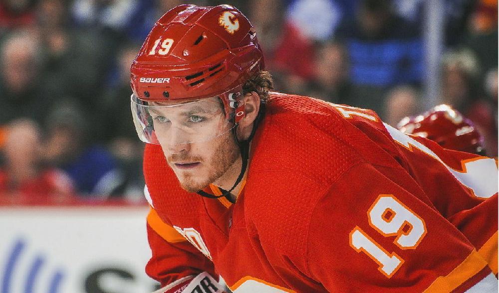 


Calgary Flames-spelaren Matthew Tkachuk ser bister ut under en match mot Toronto Maple Leafs på Calgarys hemmais i Scotiabank Saddledome. Foto: Derek Leung/Getty Images                                                                                                                                    