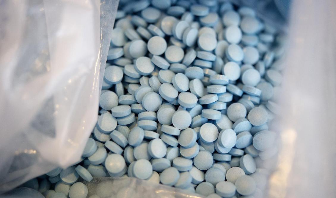 Ett av många beslag av nätdrogen metizolam som Tullverket har gjort. I ett samarbete mellan Folkhälsomyndigheten och Rättsmedicinalverket har 34 nya substanser blivit narkotikaklassade. Foto: Jessica Gow/TT