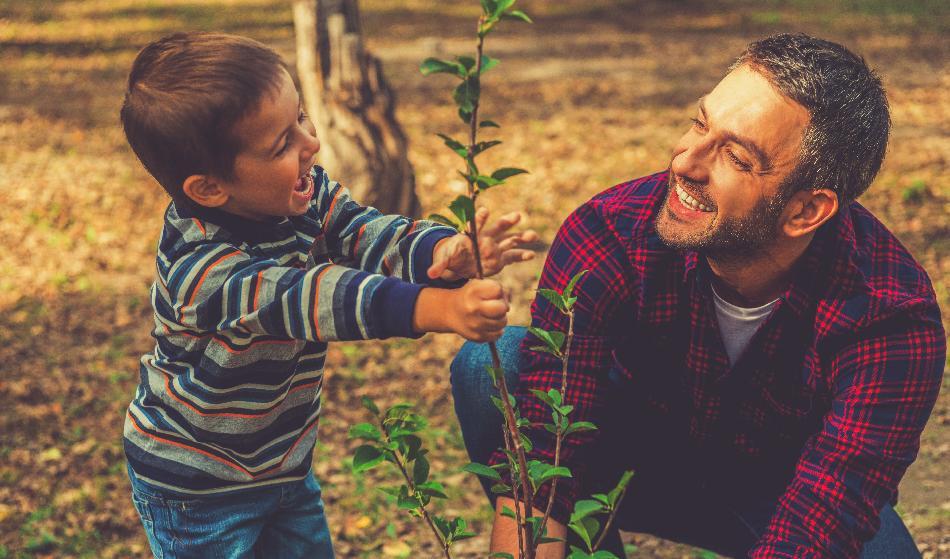 

Ett krav som kan ställas på individen är att ta ansvar för att skydda det samhälle som låter honom växa upp och leva som en fri människa. Foto: Shutterstock                                                                                        