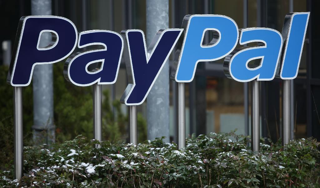 
En skylt utanför betalningsjätten Paypals kontor i Kleinmachnow, Tyskland. Paypal har fått kritik tidigare för att ha stängt av kunder av politiska skäl. Foto: Sean Gallup/Getty Images                                            