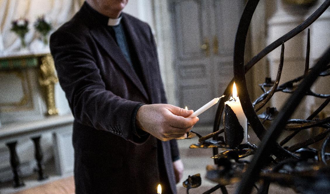 Vissa församlingar planerar att stänga igen kyrkor inför vintern för att få ner sina elkostnader, andra överväger temperatursänkningar. Arkivbild. Foto: Christine Olsson/TT