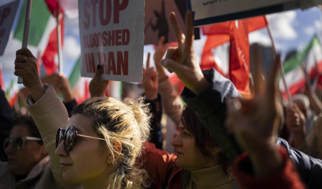 Demonstration i Nederländerna mot Irans hårdföra agerande mot den senaste tidens landsomfattande protester. Arkivfoto. Foto: Peter Dejong/AP/TT