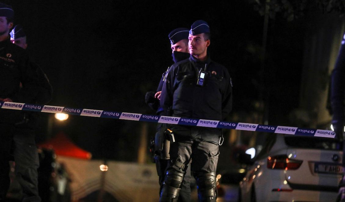 



Polis på Aarschotstraat i Schaarbeek i Bryssel den 10 november 2022. En polisman har dött efter en misstänkt terrorattack. Foto: Hatim Kaghat/Belga Mag/AFP via Getty Images                                                                                                                                                                                