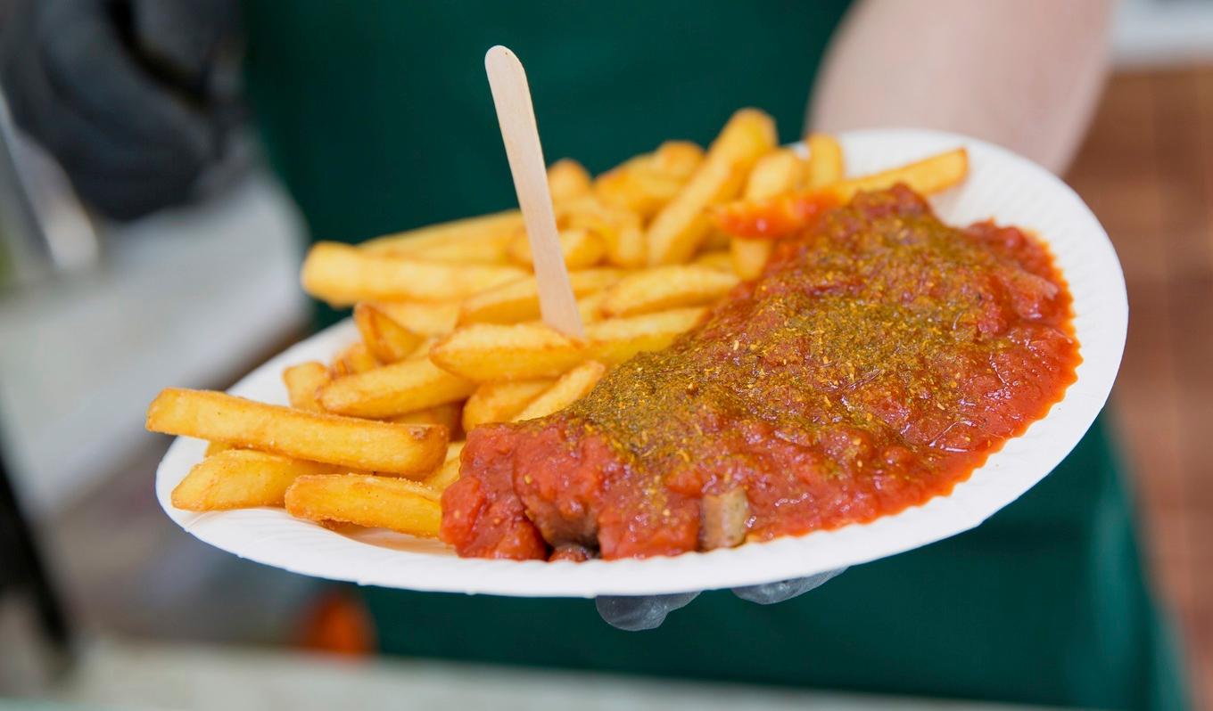 Daniel Karmann / DPA
Vegetarisk currywurst på tallrik. Arkivbild.