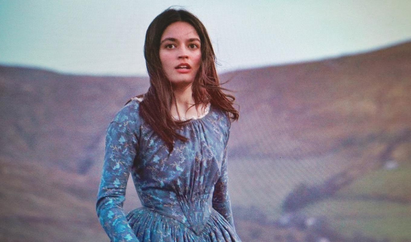 
Emma Mackey gör en stark skådespelarinsats i en film som försöker förstå Emily, den mest hemlighetsfulla av systrarna Brontë.                                            