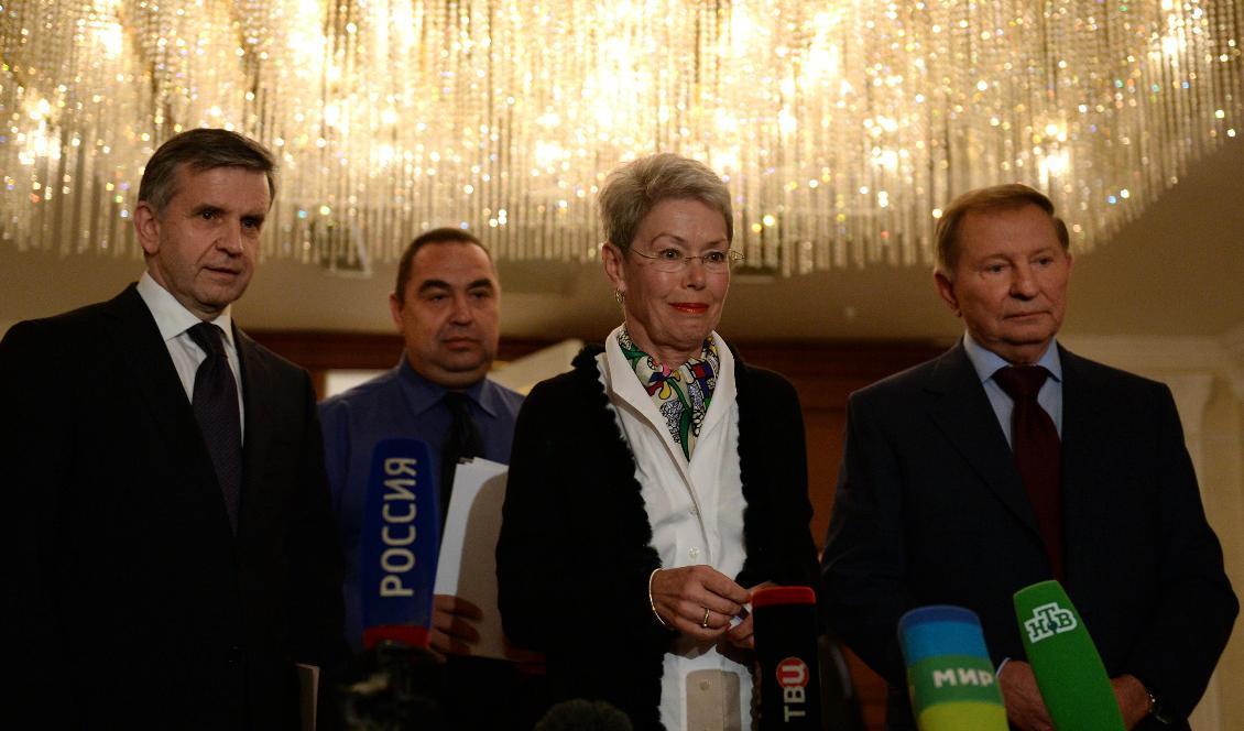 


Representanter för Ryssland, Ukraina samt utbrytarregionerna Donetsk och Luhansk, i samband med att Minskavtalet skrevs under den 5 september 2014. Foto: Vasily Maximov/AFP via Getty Images                                                                                                                                    