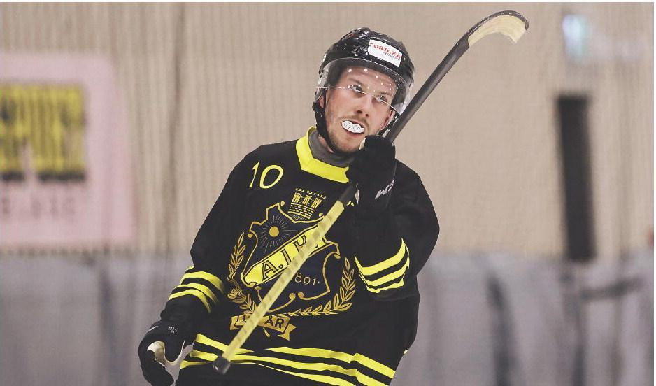 AIK-spelaren Jimmy Jansson och hans lagkamrater tvingas söka sig till andra klubbar på grund av att klubben lagt ner sitt herrlag. Foto: Stefan Jerrevång/TT