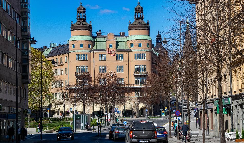 


Facklig anslutning i Sverige ligger i dag på cirka 63 procent. Emellertid, hur inverkar en ökad utländsk produktion samt överstatlig regionalism (EU) på förhandlingskraften hos facken. Foto: Shutterstock                                                                                                                                    