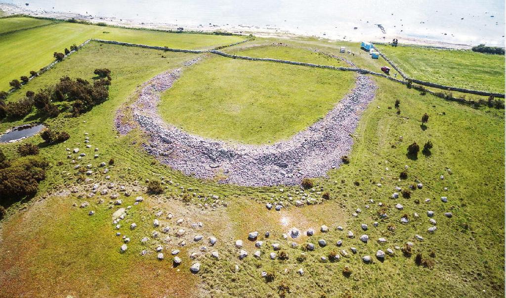 Sandby borg är den enda fornborgen på Öland som är placerad precis vid havet. Så kallade ringborgar är specifika för Öland och Gotland. Foto: Sebastian Jakobsson/Creative Commons