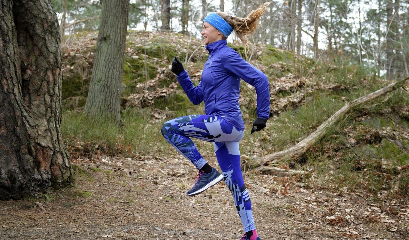 Att röra på sig mer och minska stillasittandet har en positiv inverkan på den egna hälsan. Foto: Jessica Gow/TT