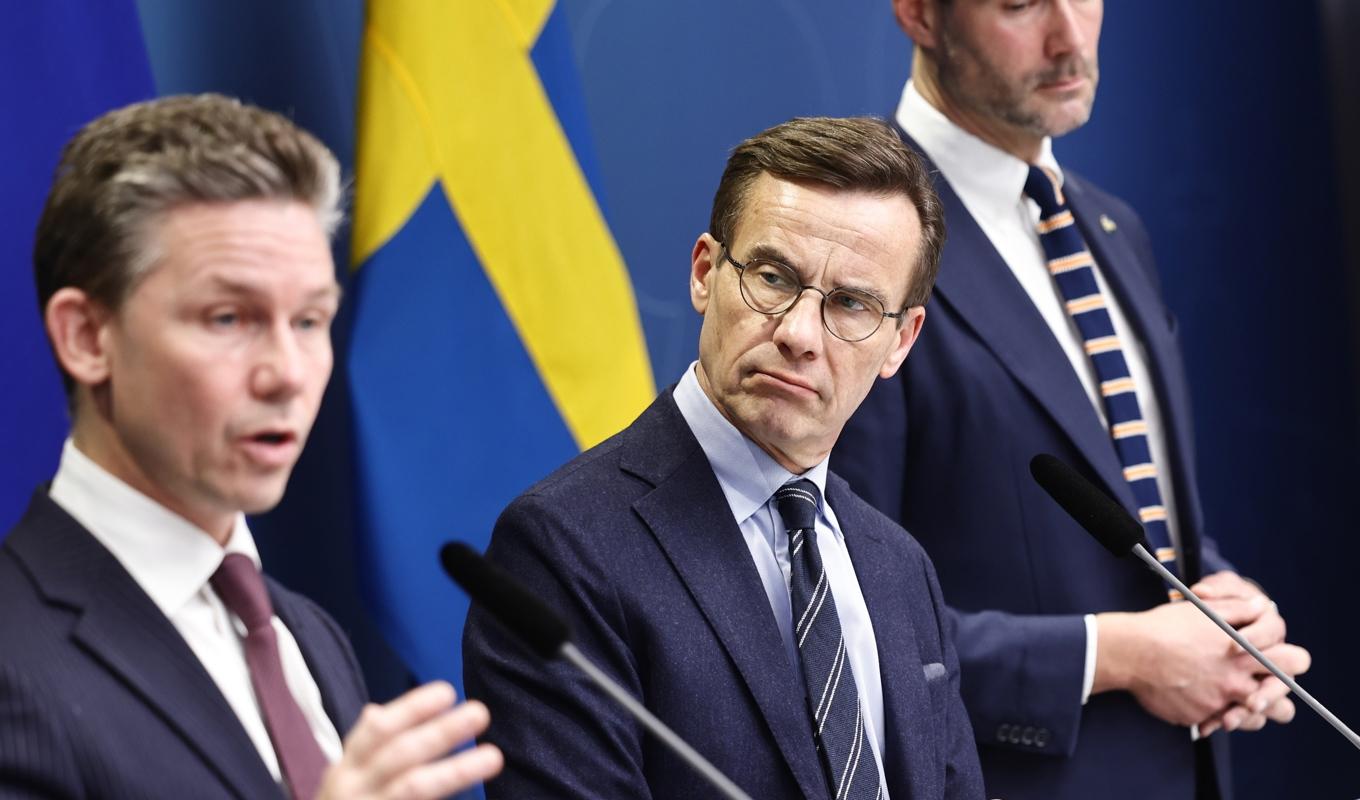 Försvarsminister Pål Jonsson (M) och statsminister Ulf Kristersson (M) presenterade direktiv och ordförande till den nya försvarsberedningen. Arkivbild. Foto: Stefan Jerrevång / TT