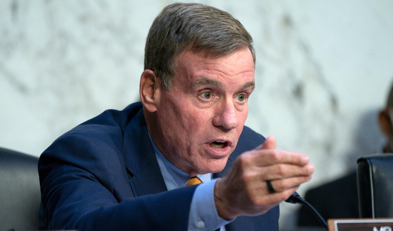 Senator Mark Warner från Demokratiska partiet vill se mer åtgärder mot den kinesiska appen Tik Tok i USA. Arkivbild Foto: Jacquelyn Martin AP/TT