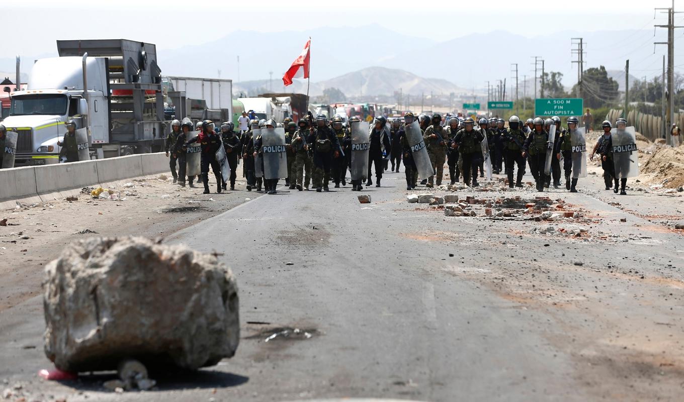 


Våldsamma och i vissa fall dödliga protester har skakat Peru de senaste veckorna. Arkivbild från Chao i norra Peru den 15 december. Foto: Hugo Curotto/AP/TT                                                                                                                                    