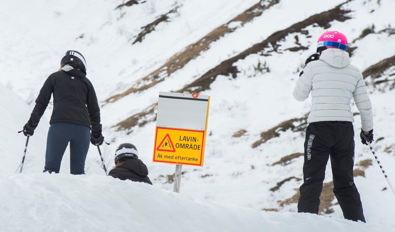 


Tidigare vintrar när snön kom sent märktes ett tydligt mönster med ökat antal laviner senare under vintern. Foto: Erik Nylander/TT                                                                                                                                    