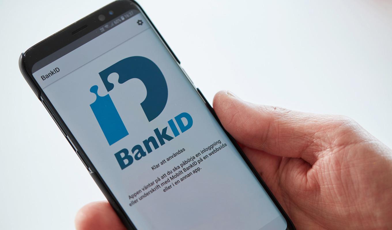 Drabbade av bankbedrägerier har större chans att få pengar tillbaka genom ersättning från banken efter ett utslag i Högsta domstolen i somras. Nu meddelar Handelsbanken att man ska göra nya bedömningar av tidigare ärenden. Arkivbild. Foto: Andreas Hillergren/TT