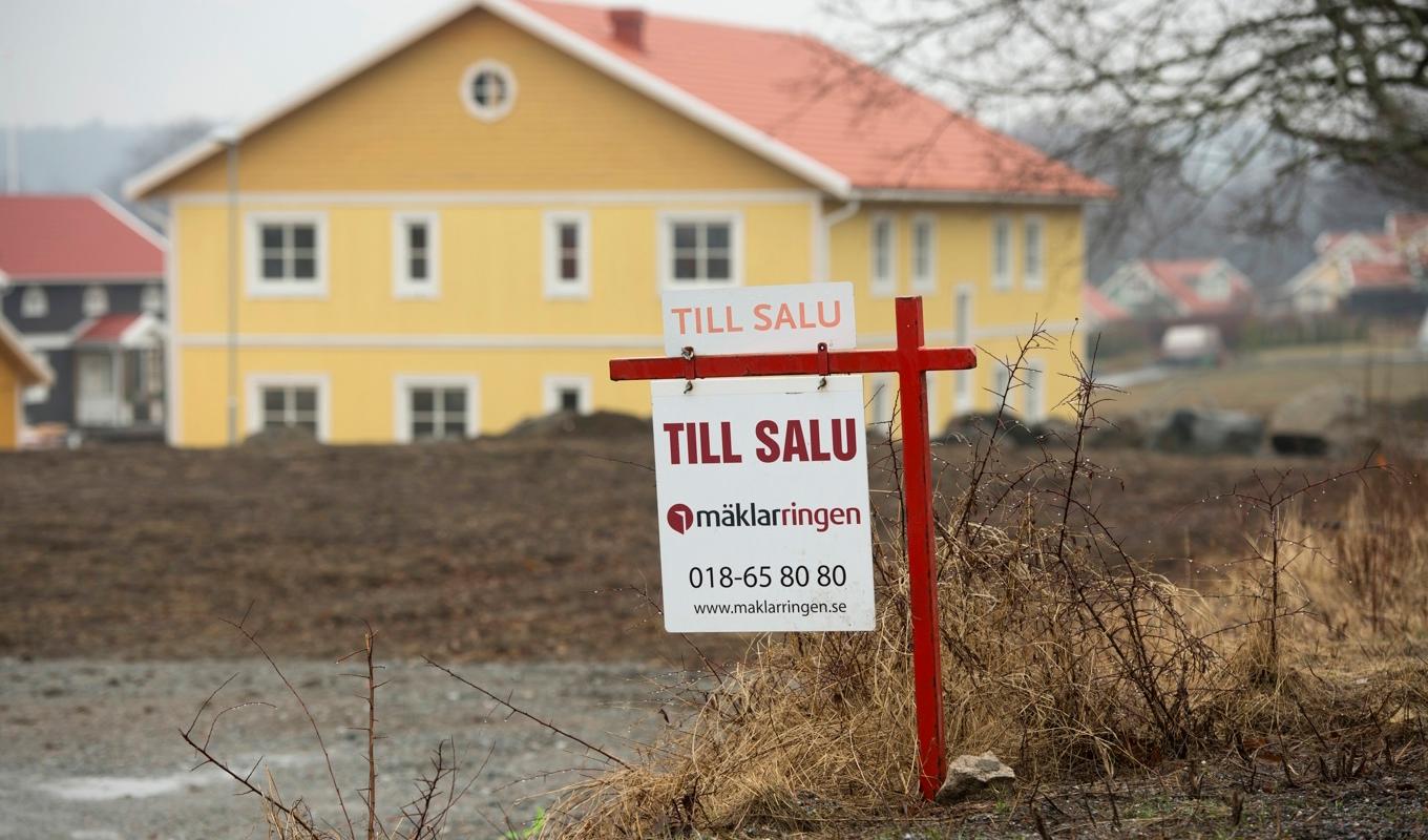 Första veckan 2023 ligger 125 procent fler villor ute till försäljning på Hemnet, jämfört med samma vecka 2022. Arkivbild. Foto: Fredrik Sandberg / TT