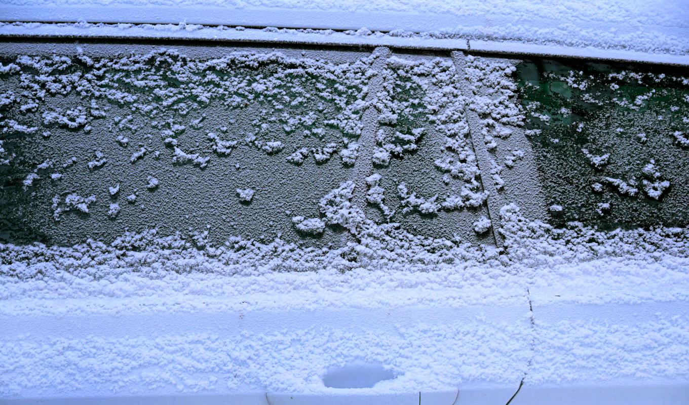 Det fortsätter att snöa kraftigt i delar av Svealand och Götaland under natten mot torsdag. Arkivbild. Foto: Janerik Henriksson/TT
