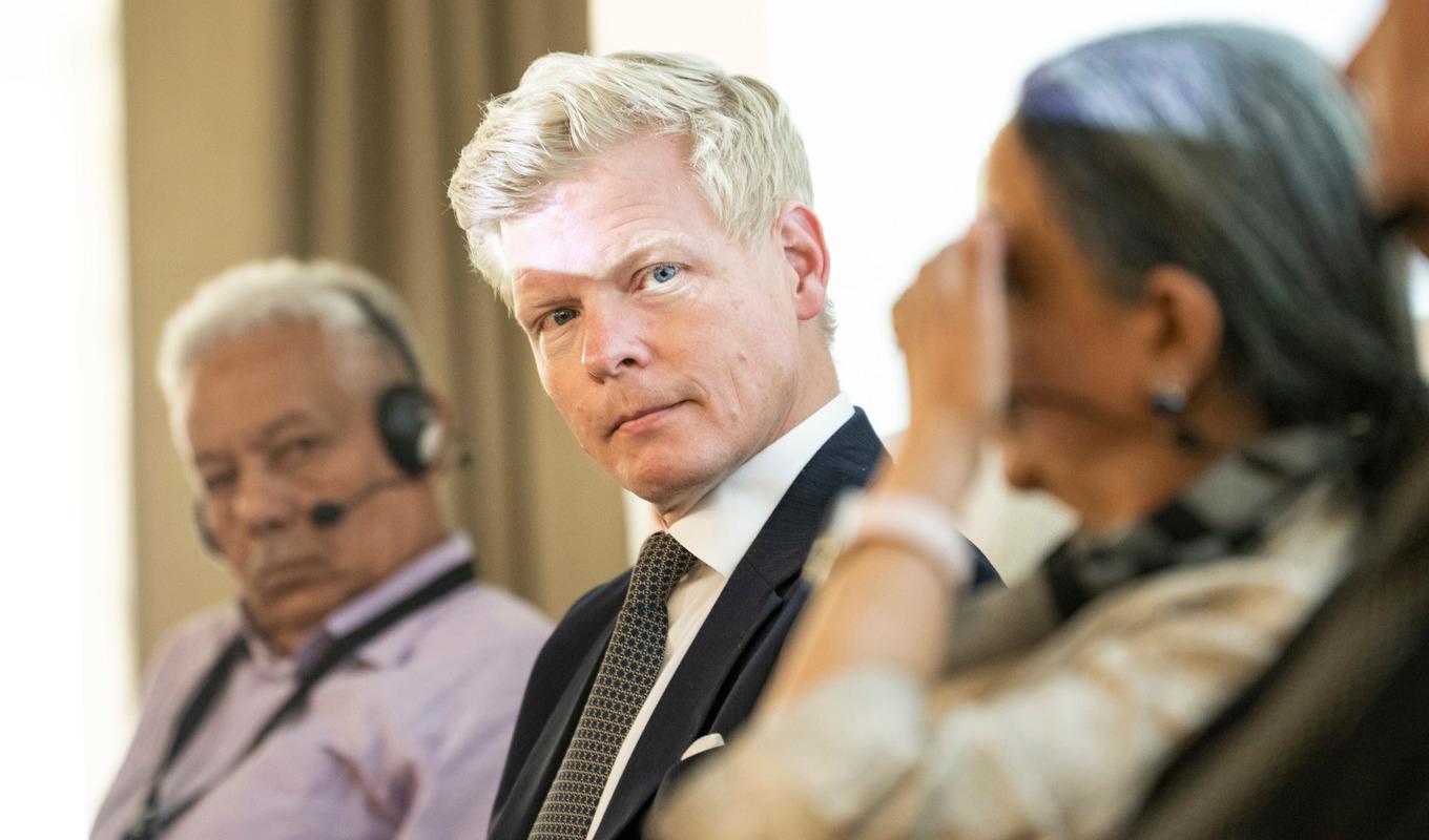 FN:s särskilda sändebud för Jemen, svenske diplomaten Hans Grundberg (mitten). Arkivbild. Foto: Pontus Lundahl/TT