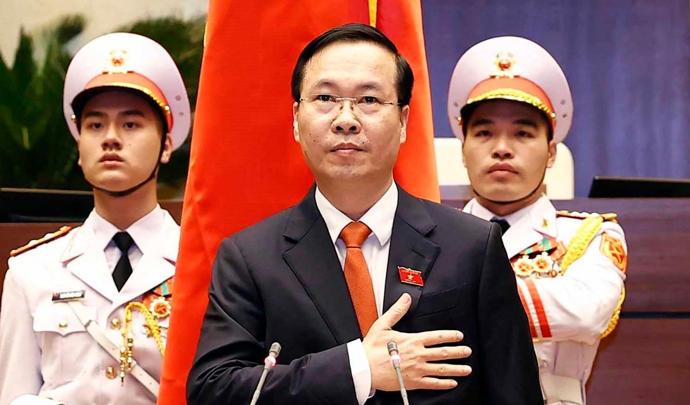 På bilden som är tagen den 2 mars 2023 syns Vietnams nya president Vo Van Thuong svära eden i Nationalförsamlingen i huvudstaden Hanoi. Foto: Hoang Thong Nhat/Vietnam News Agency/AFP via Getty Images
