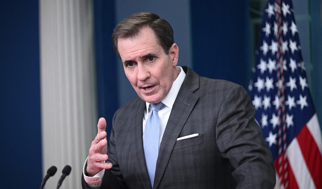 John Kirby, talesperson för USA:s nationella säkerhetsråd, talar på en pressträff i Vita huset i den amerikanska huvudstaden Washington DC. Foto: Brendan Smialowski/AFP via Getty Images