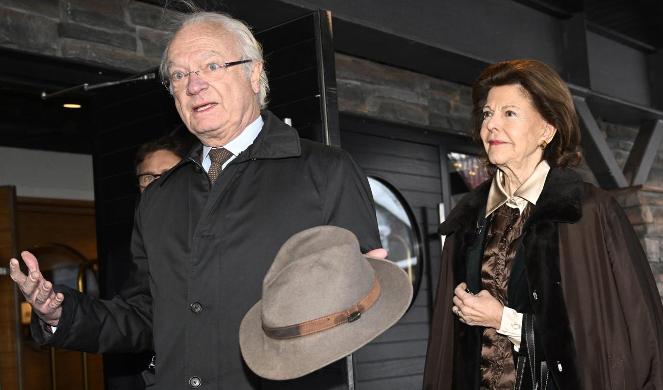 Kung Carl Gustaf och drottning Silvia på besök i Sälen i januari. Foto: Henrik Montgomery/TT
